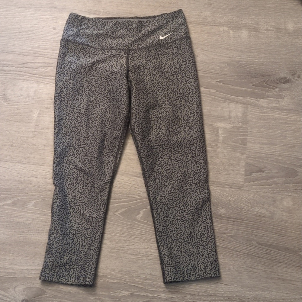 Nike cropped leggings size XS
